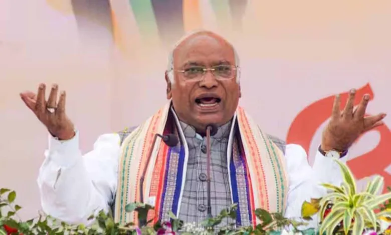 मोदी डरपोक है, युवा कांग्रेस कार्यकर्ता नहीं.....' उदय भानु चिब की गिरफ्तारी पर मल्लिकार्जुन खरगे का तीखा हमला