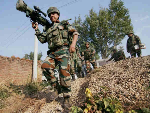 LoC पर पाकिस्तान की बड़ी साजिश नाकाम: कुपवाड़ा में घुसे 15 ड्रोन, भारतीय सेना की फायरिंग के बाद भागे