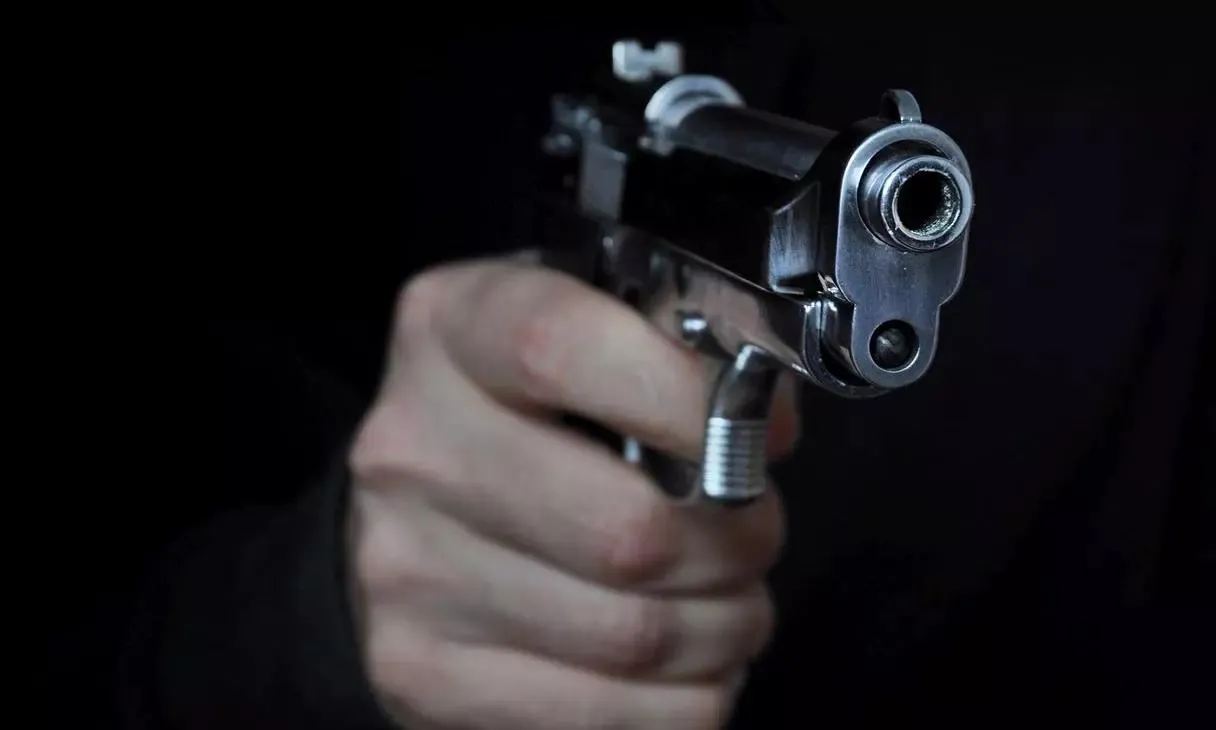 मुजफ्फरनगर: दिनदहाड़े दहशत! सड़कों पर हथियार लहराकर लोगों को दौड़ाया, पुलिस मुठभेड़ में आरोपी गिरफ्तार