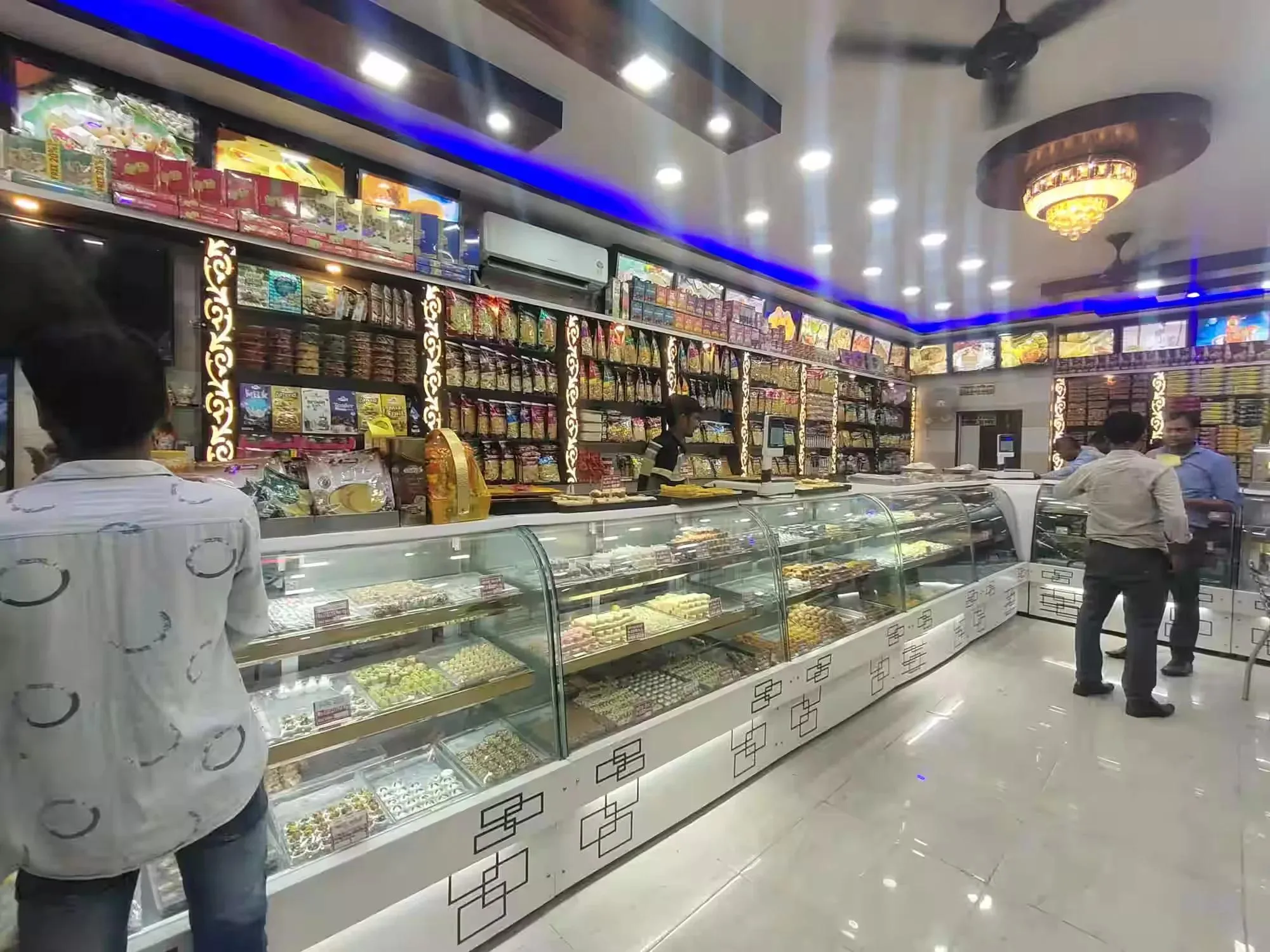 होली से पहले रुद्रप्रयाग में मिलावटी खाद्य पदार्थों के विक्रय पर सख्त कार्रवाई, आठ नमूने जांच को भेजे