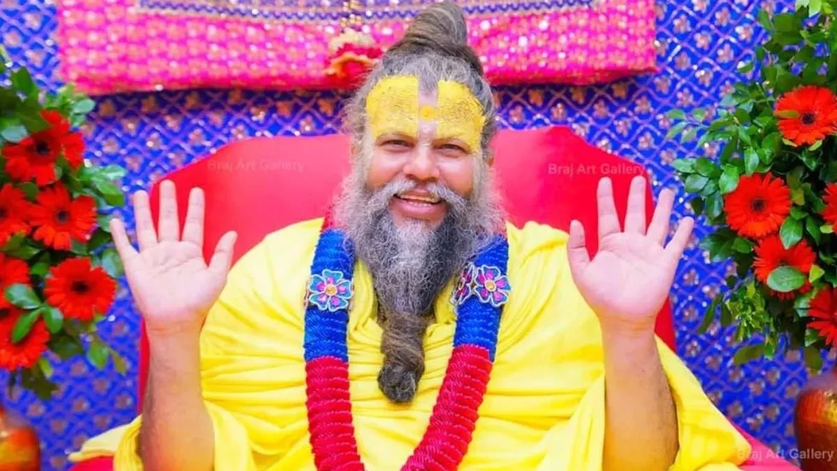 वृन्दावन सुदामा कुटी पहुंचे संत प्रेमानंद महाराज, संतों के साथ की आध्यात्मिक चर्चा