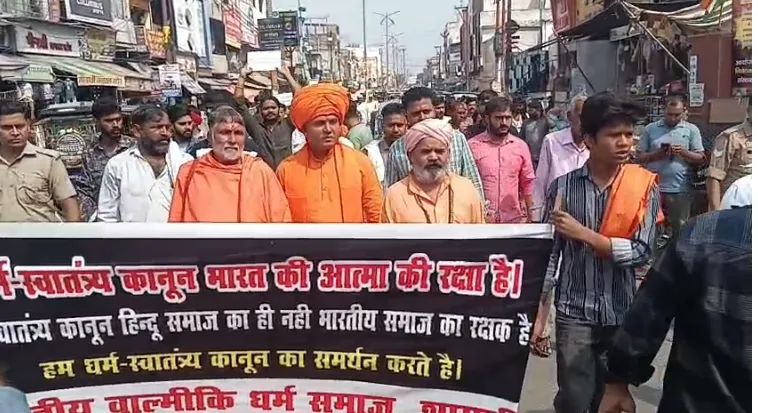 शामली में स्वामी यशवीर महाराज का बड़ा बयान: धर्मांतरण करने वालों को मिले 'मृत्युदंड', भगाने वालों के घर चले बुलडोजर