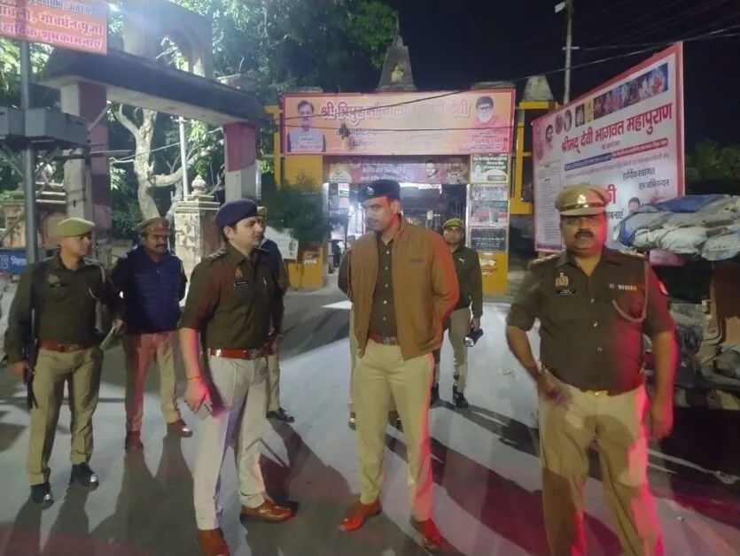 देवबंद में दिल्ली बम धमाके के बाद हाई अलर्ट, पुलिस ने फ्लैग मार्च कर बढ़ाई सुरक्षा