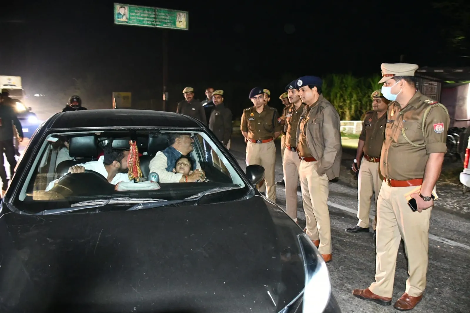 मुज़फ्फरनगर में पुलिस का सघन चैकिंग अभियान, SSP संजय वर्मा ने खुद संभाला मोर्चा, हाईवे पर ली सघन तलाशी