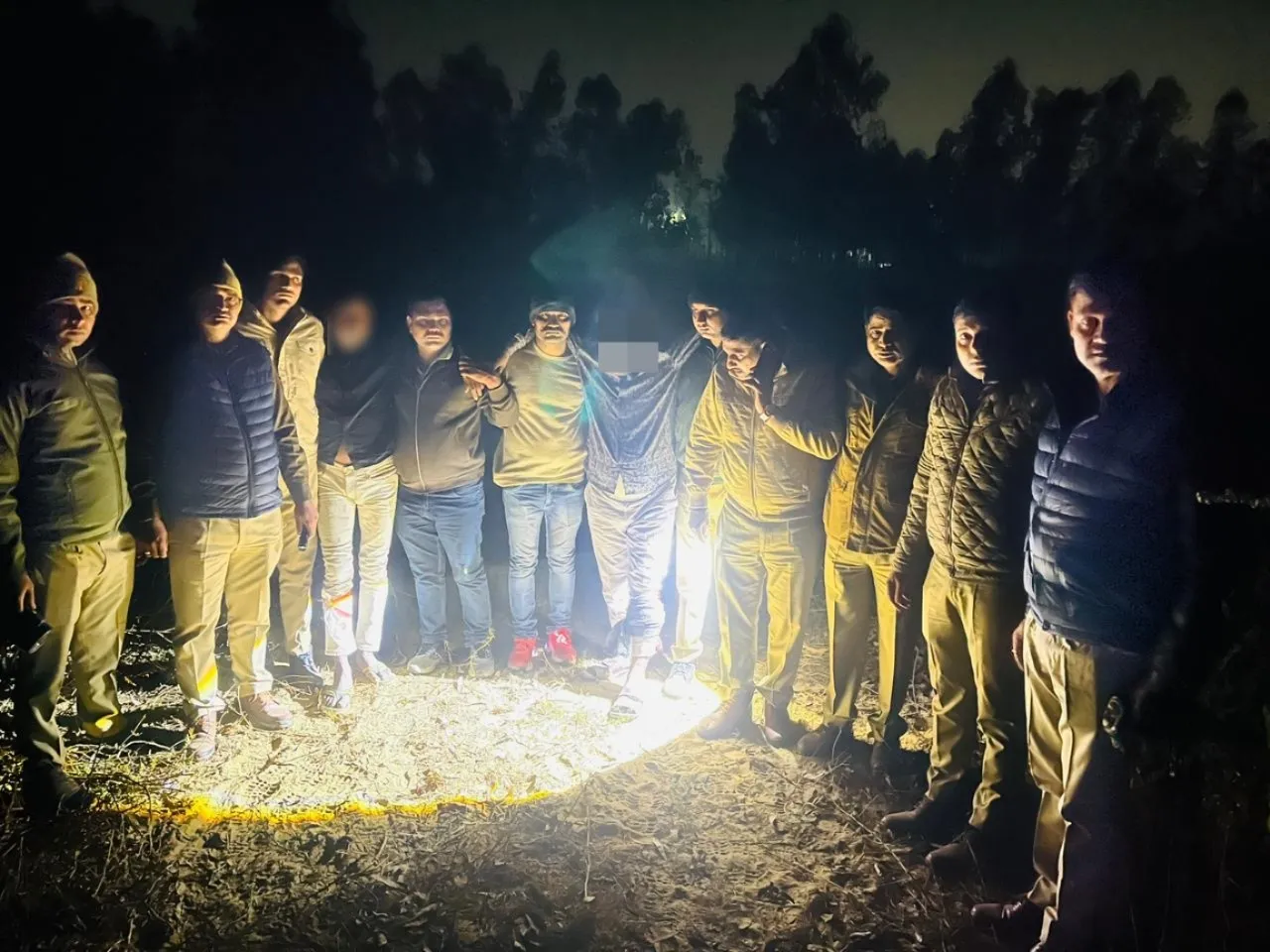 मुजफ्फरनगर में शहर कोतवाली में पुलिस मुठभेड़, दो गोकश भाई घायल, 50 किलो गोमांस व कार बरामद