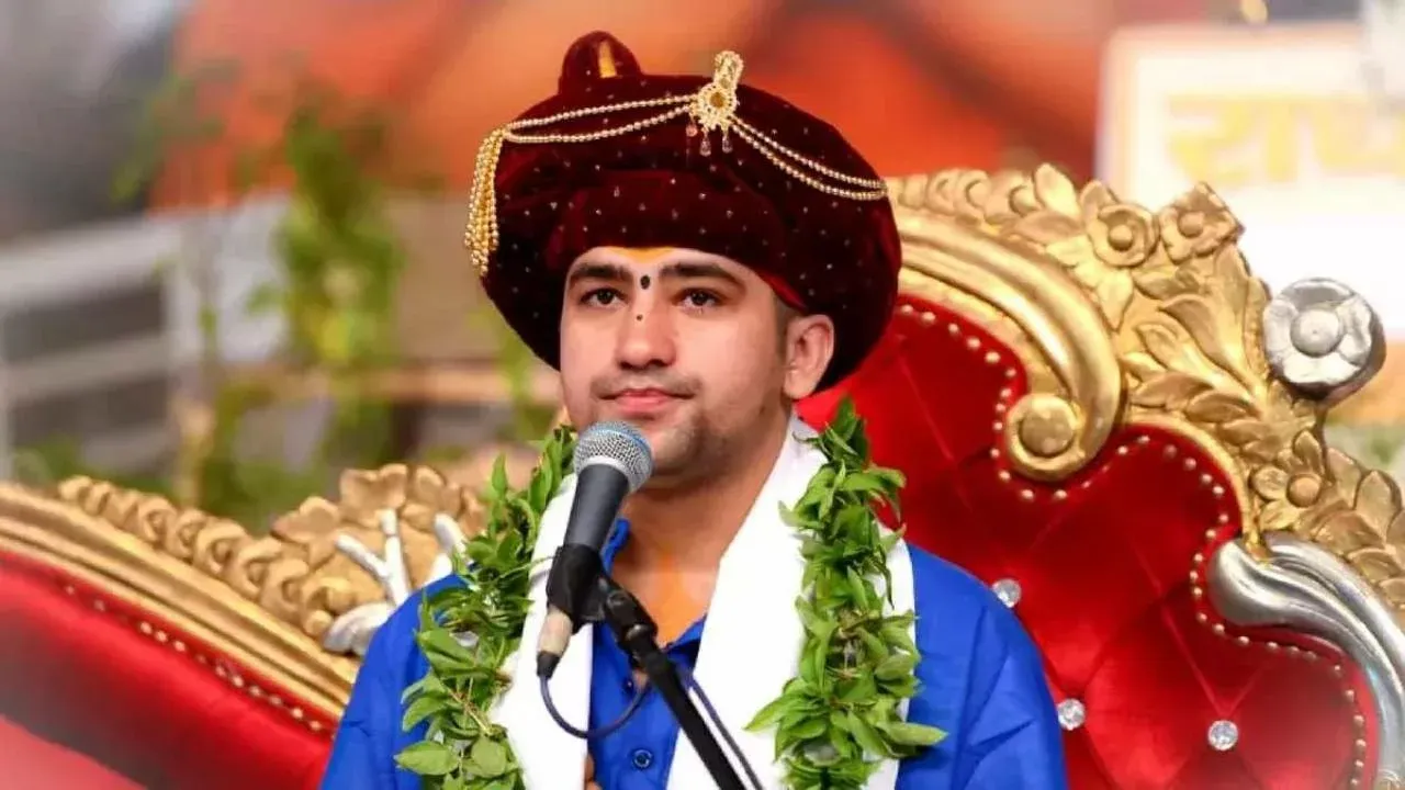 बागेश्वर धाम के धीरेंद्र शास्त्री की तबीयत बिगड़ी, 100° बुखार के बावजूद दवा खाकर पदयात्रा जारी; हरियाणा से वृंदावन यात्रा