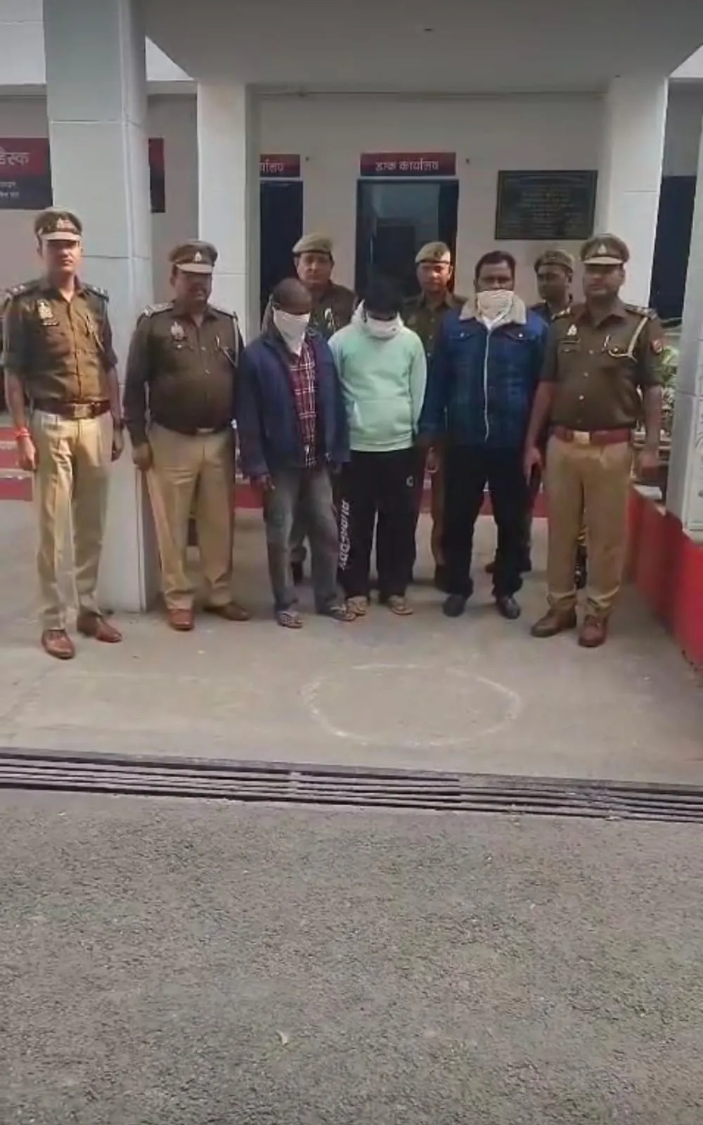 नोएडा में लग्जरी कार के टायर चोरी करने वाले गैंगस्टर एक्ट के 3 बदमाश गिरफ्तार