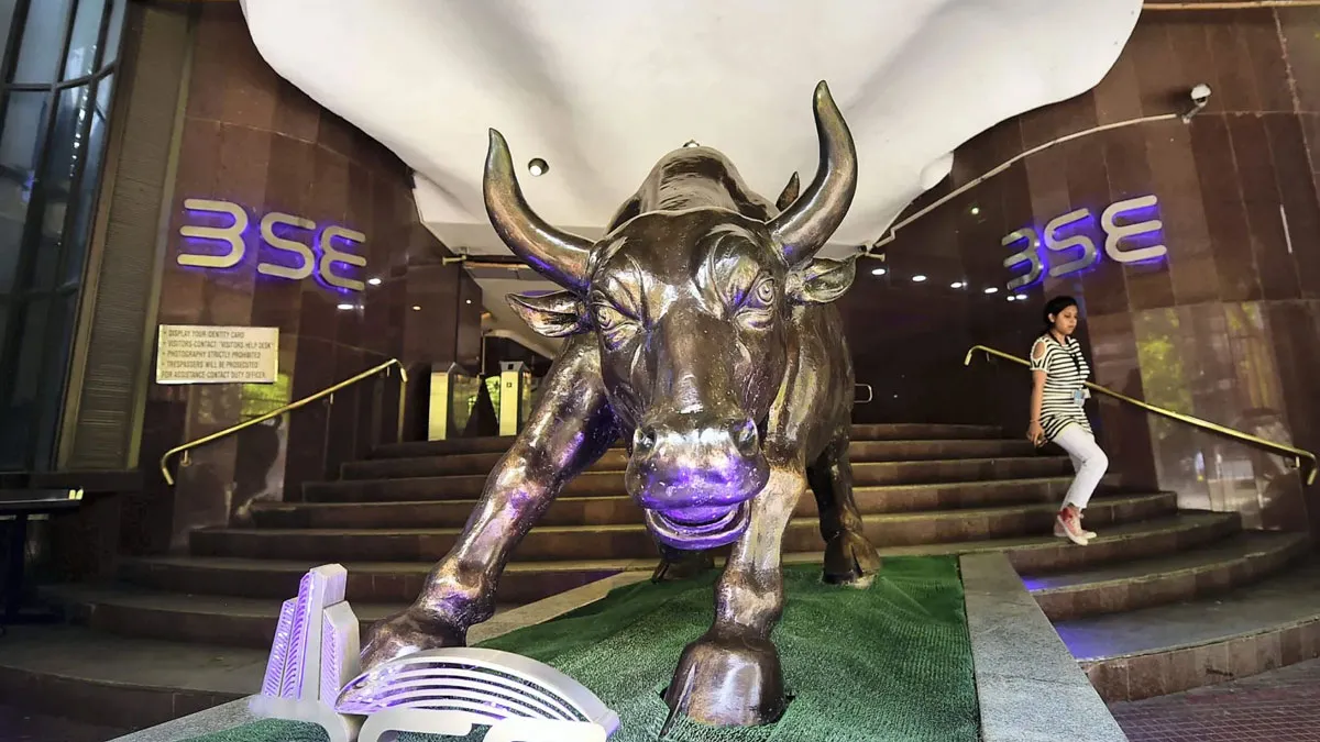 उतार चढ़ाव के बीच बढ़त के साथ बंद हुआ शेयर बाजार, मजबूती के बावजूद निवेशकों को लगी 46 हजार करोड़ की चपत