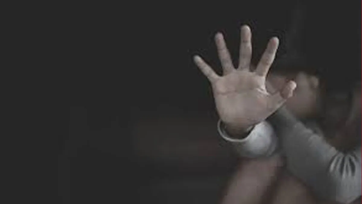 गोरखपुर एम्स की डॉक्टर से छेड़छाड़: डेढ़ किमी तक पीछा कर अश्लील कमेंट्स, आरोपी ने शर्ट उतारकर डराया और बैड टच की कोशिश की