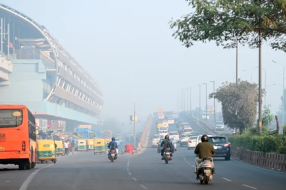 दिल्ली-एनसीआर में दम घोंटू हवा! ज़्यादातर इलाकों में AQI 400 के पार, सांस लेना हुआ मुश्किल