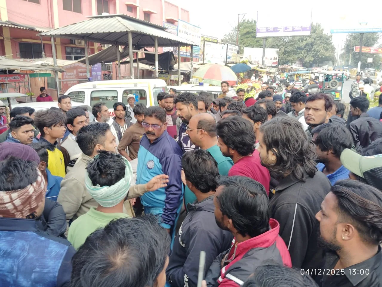 मुजफ्फरनगर में सफाईकर्मी की ड्यूटी पर मौत, कूड़े की गैस से मौत पर अहिल्याबाई चौक जाम; प्रशासन ने दिया आश्वासन