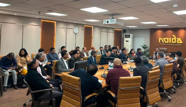 नोएडा में बढ़ते वायु प्रदूषण को नियंत्रित करने के लिए प्राधिकरण ने की बैठक, GRAP-4 पालन पर जोर