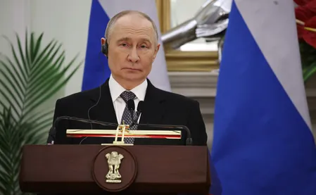 होटल स्टाफ की फरमाइश पर पुतिन का सादगी भरा अंदाज, मुस्कुराकर दिया फोटो के लिए पोज