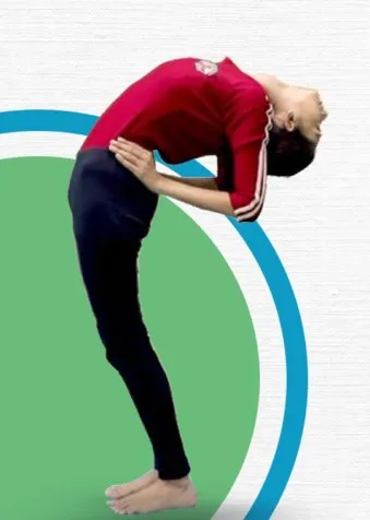 रीढ़ की हड्डी को लचीला बनाए 'अर्द्धचक्रासन', जानें इसके चमत्कारी फायदे