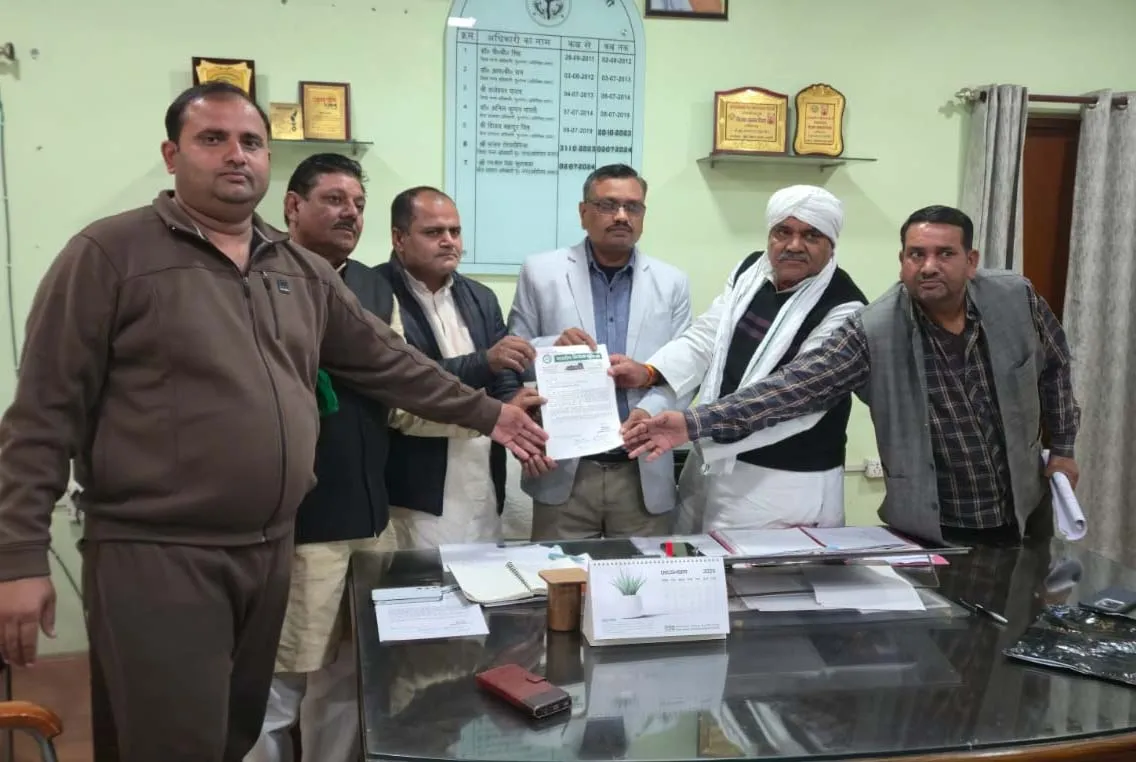 शामली चीनी मिल में स्वतः पर्ची मोड बढ़ाने पर किसानों का विरोध, ज्ञापन सौंपा