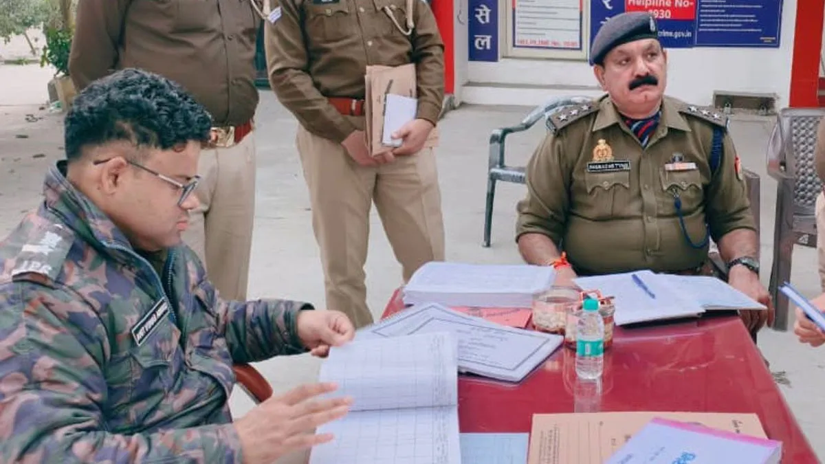 अमरोहा में SP की बड़ी कार्रवाई समीक्षा: लंबित विवेचनाओं, वांछित अपराधियों और ऑपरेशन क्लीन पर सख्त निर्देश