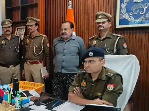 यूपी नकली कफ सिरप रैकेट: ED ने वाराणसी में शुभम जायसवाल के घरों पर की छापेमारी, आरोपी दुबई फरार; 8 दिसंबर को लखनऊ दफ्तर तलब