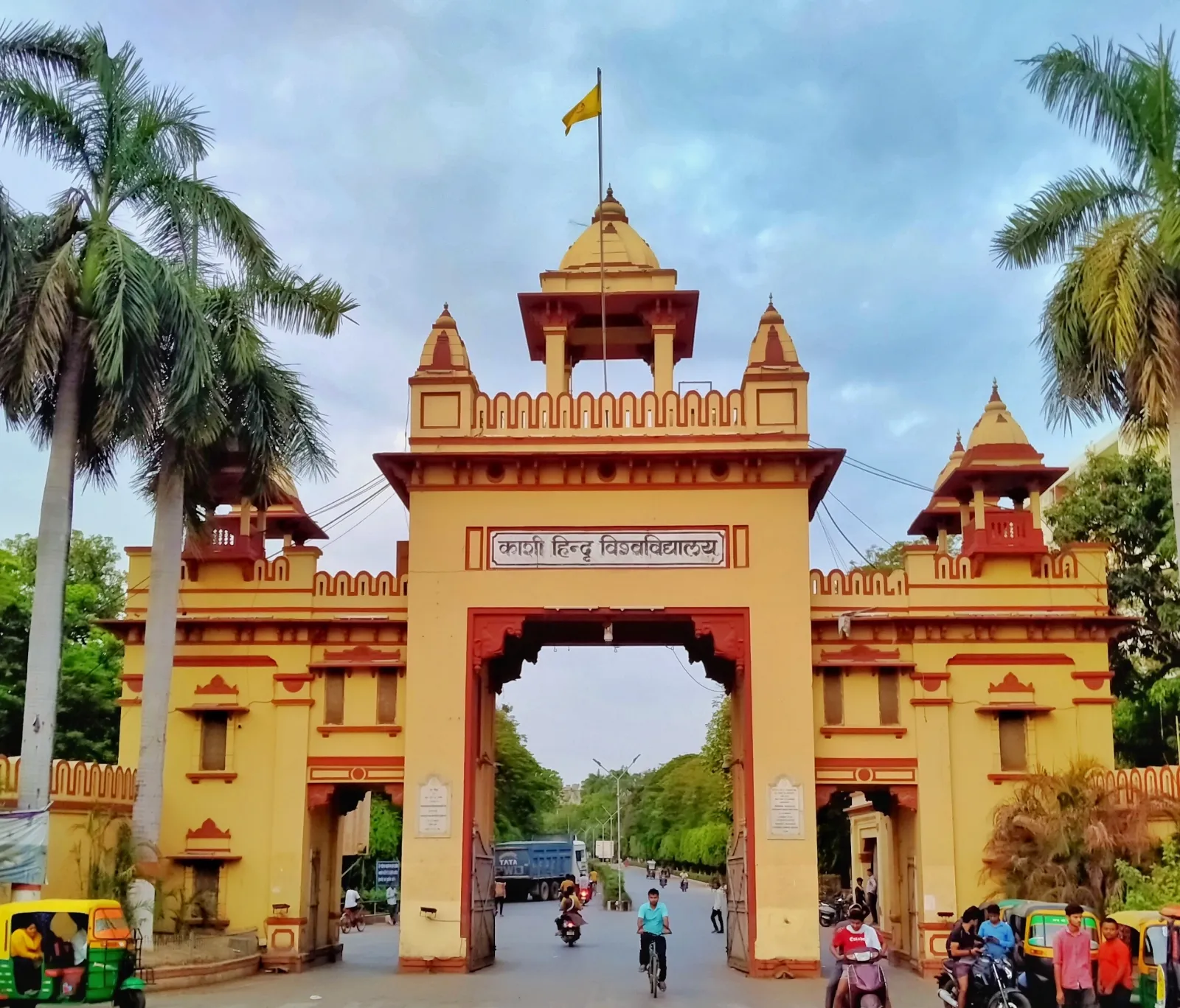 BHU में जूनियर डॉक्टर ने की आत्महत्या की कोशिश, रेजिडेंट डॉक्टरों में भारी रोष