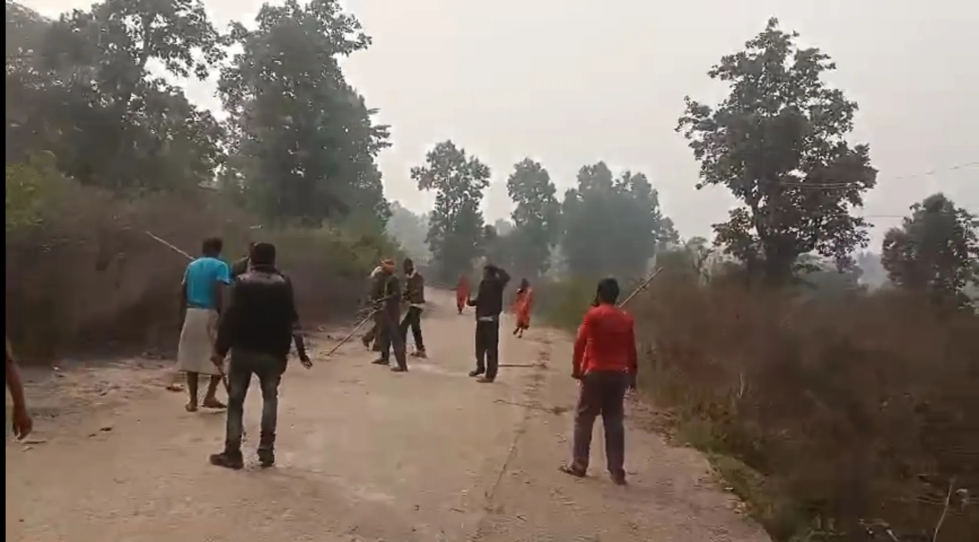 बलरामपुर : जमीन विवाद ने लिया हिंसक रूप, सनावल के झारा गांव में लाठी-डंडों से भिड़े दो पक्ष, आठ घायल