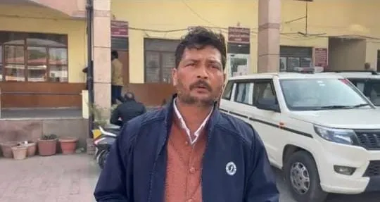 शामली में जाति प्रमाण पत्र की जंग: 5 साल की भागदौड़ के बाद डीएम से लगाई गुहार