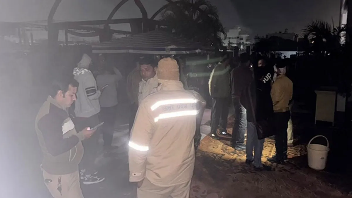 उत्तराखंड सीमा से सटे होटल में अचानक भीषण आग-40 लोग धुएं में फंसे, रातभर चले रेस्क्यू अभियान ने सभी की जान बचाई