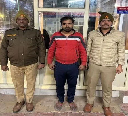 मेरठ में ब्लाइंड मर्डर का खुलासा: मुजफ्फरनगर निवासी फरार हत्यारोपी युवक गिरफ्तार, ईंट बरामद