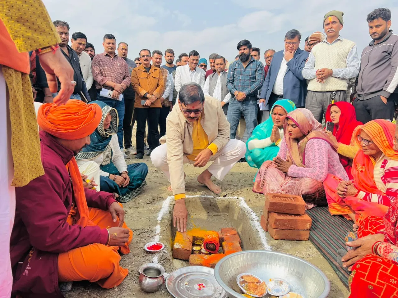 नोएडा: ग्राम धनौरी में 5.50 करोड़ की गौशाला का भूमि पूजन, जेवर विधायक धीरेन्द्र सिंह ने किया उद्घाटन