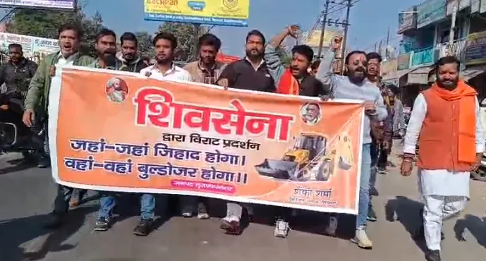 मुज़फ्फरनगर: मदनी के पुतले को लेकर शिवसेना और पुलिस आमने-सामने, पुतला फूंकने से पहले पुलिस ने किया जब्त