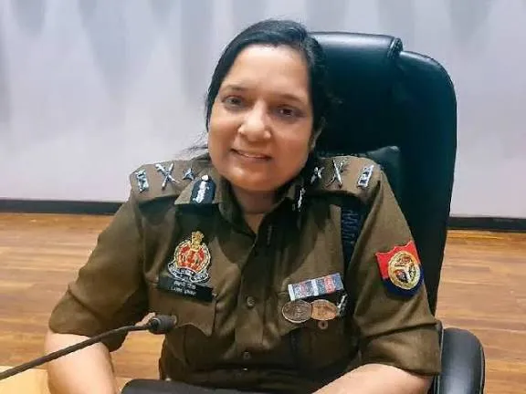 नाेएडा में 9 थाना प्रभारियों के कार्यक्षेत्र बदले