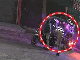 शर्मनाक! मेरठ में दो पुलिसकर्मियों ने लावारिस लाश को ई-रिक्शा से उठाया, दूसरे थाना क्षेत्र में फेंका, CCTV से हुआ पर्दाफाश