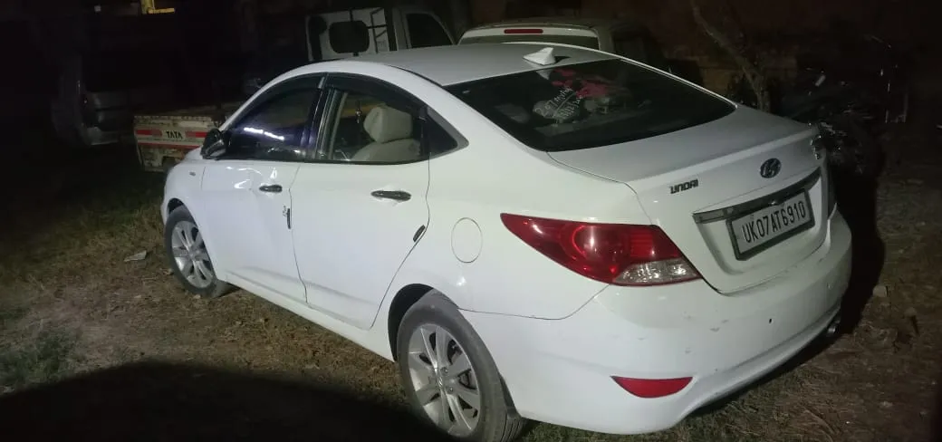 मुजफ्फरनगर में ढाबे में घुसी अनियंत्रित कार,बड़ा हादसा टला, पुलिस ने गाड़ी को किया सीज