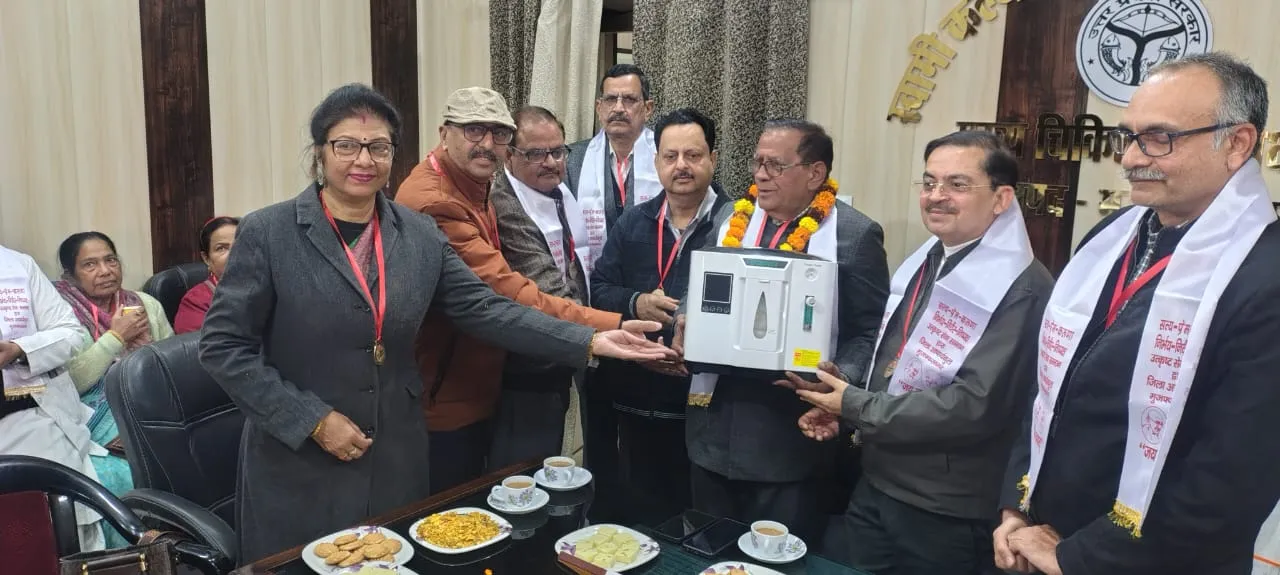 मुजफ्फरनगरः आचार्यकुल संस्था ने जिला अस्पताल को ऑक्सीजन कंसंट्रेटर भेंट किया