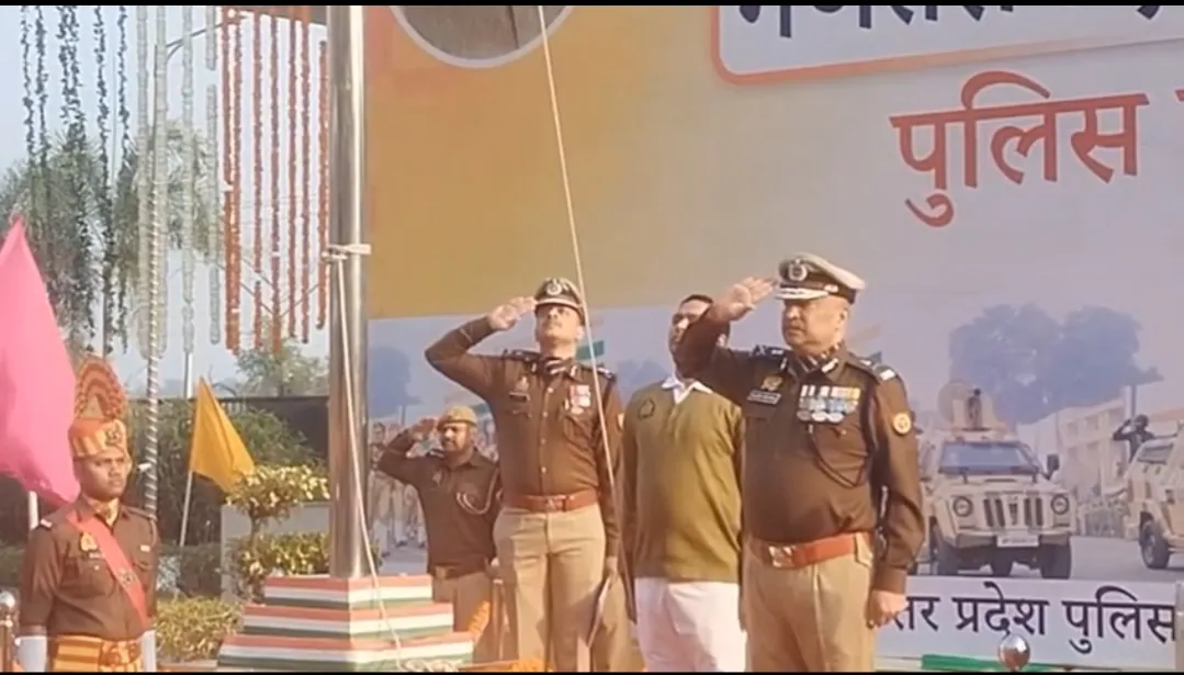 उप्र पुलिस मुख्यालय में पुलिस महानिदेशक ने तिरंगा फहराया..उत्कृष्ट कार्य करने वाले कर्मियों को सम्मानित भी किया