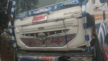 सहारनपुर में अवैध खनन के खिलाफ कार्रवाई, दो ट्रकों को पुलिस ने किया सीज