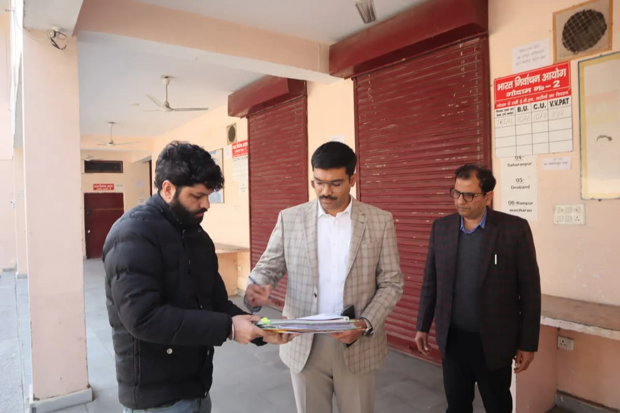 सहारनपुर में जिला निर्वाचन अधिकारी ने मासिक निरीक्षण के तहत सील्ड ईवीएम व वीवीपैट गोदाम का किया निरीक्षण