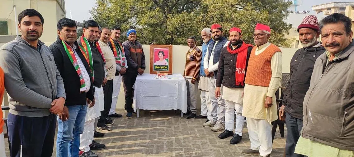 शामली में समाजवादी पार्टी ने मैनपुरी सांसद डिम्पल यादव का जन्मदिन धूमधाम से मनाया