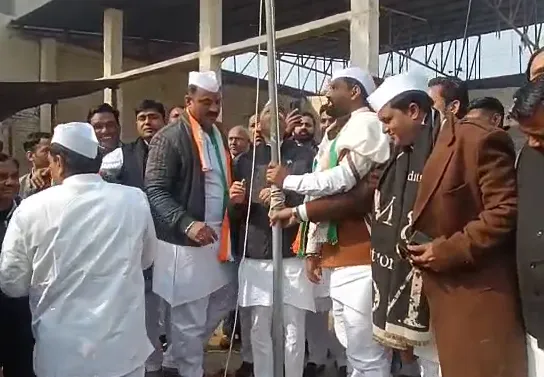 सहारनपुर में कांग्रेस कार्यालय पर इमरान मसूद ने किया ध्वजारोहण, भाजपा सरकार पर साधा निशाना