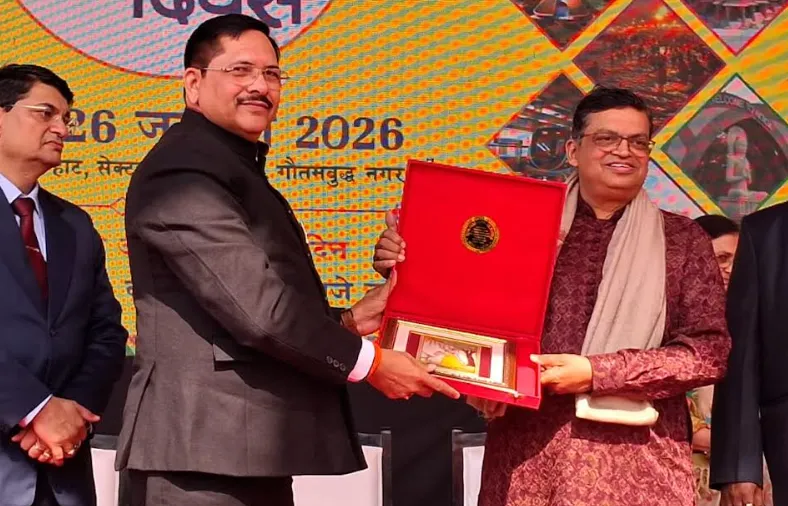 नोएडा: उत्तर प्रदेश दिवस 2026 का भव्य समापन, 77वें गणतंत्र दिवस पर देशभक्ति और सांस्कृतिक प्रस्तुतियाँ