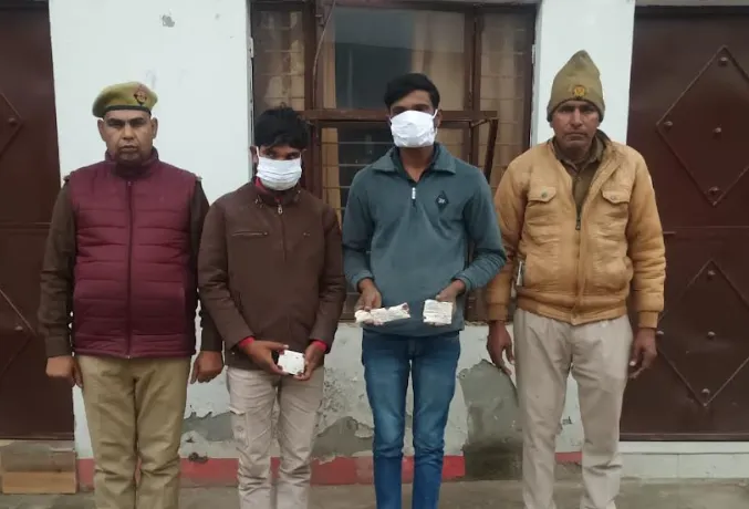 ग्रेटर नोएडा: दुकान से कॉपर वायर चोरी करने वाले दो चोर गिरफ्तार, नकदी और चाकू बरामद