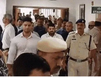 बृजभूषण सिंह को दिल्ली हाईकोर्ट से झटका: ट्रायल पर रोक से इनकार, वकील को लगाई कड़ी फटकार