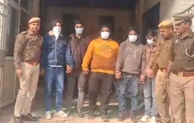 नोएडा में नौकरी दिलाने के नाम पर ठग गैंग के फर्जी काल सेंटर का भंडाफोड़, 5 शातिर गिरफ्तार 