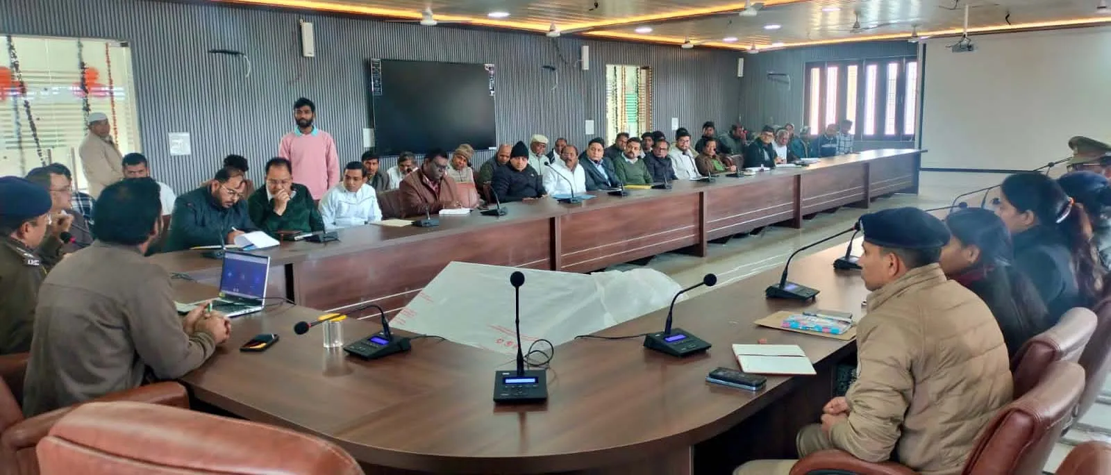 शामली: संत रविदास जयंती के लिए डीएम की अध्यक्षता में सुरक्षा व व्यवस्थाओं की समीक्षा बैठक