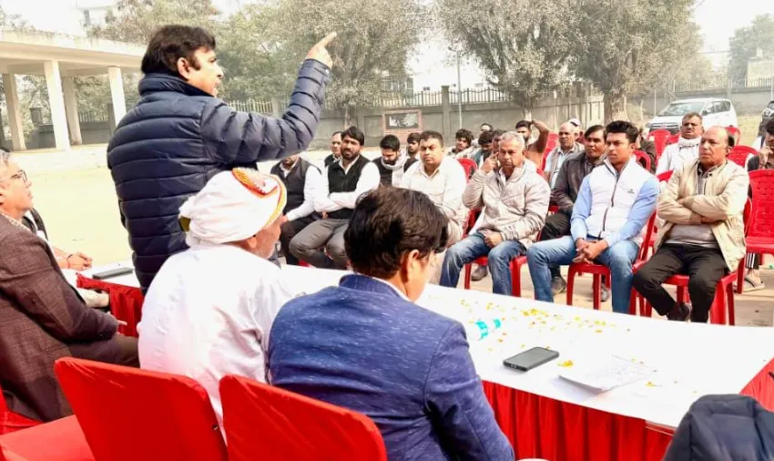 नोएडा में कांग्रेस का ग्राम चौपाल: मनरेगा बचाओ संग्राम के तहत ग्रामीणों को जागरूक किया