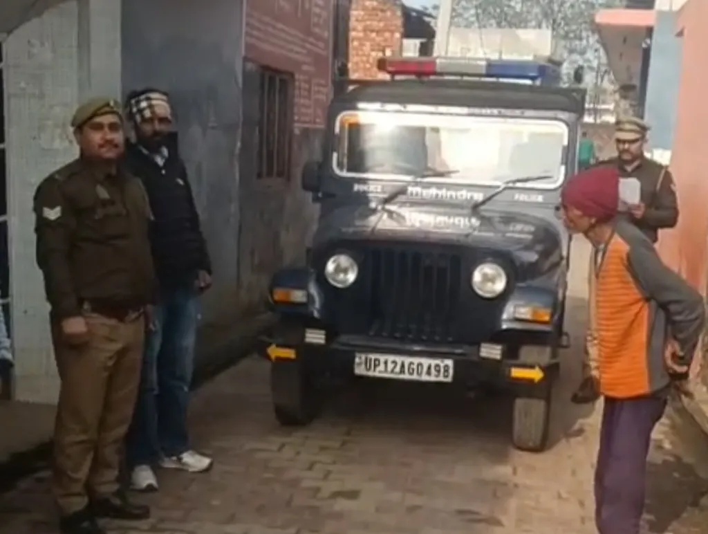 चरथावल पुलिस का कड़ा एक्शन: हिस्ट्रीशीटर अक्षय बिरालसी 'जिला बदर'; ढोल-नगाड़ों के साथ मुनादी कराकर शामली बॉर्डर पर छोड़ा