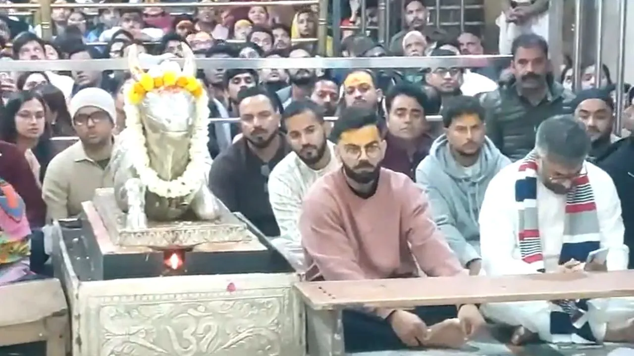 Virat Kohli: निर्णायक वनडे से पहले महाकाल के दरबार पहुंचे विराट कोहली, इंदौर में इतिहास रचने की उम्मीद
