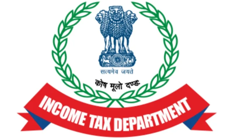 बाबा ग्रुप पर आयकर विभाग की कार्रवाई दूसरे दिन भी जारी, नकदी और शराब की बोतलें बरामद