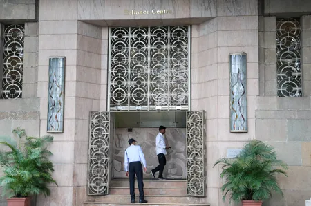 ईडी की बड़ी कार्रवाई: अनिल अंबानी समूह की 1885 करोड़ रुपये की संपत्ति कुर्क