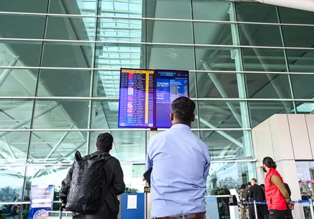 भारी बर्फबारी से श्रीनगर की उड़ानें प्रभावित, एयर इंडिया–इंडिगो ने जारी की एडवाइजरी 