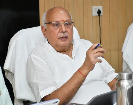 उत्तर प्रदेश: अब किसानों को नहीं लगाने होंगे विभाग के चक्कर, एक फोन पर मिलेगी जानकारी