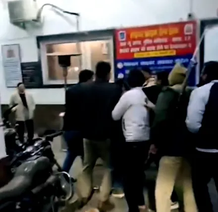 आगरा में पुलिस बनाम वकील हाई वोल्टेज ड्रामा | न्यू आगरा थाने में भिड़ंत से मचा हड़कंप